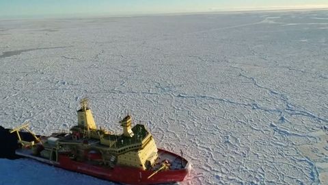 U Antarktidy natočili vzácný úkaz. Ledovou Dračí kůži