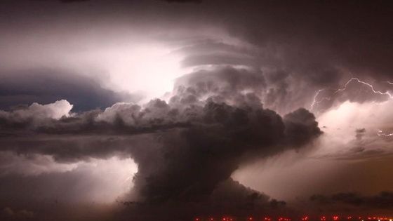 Ameriku decimují tornáda. Podívejte se tam, kde udeřila