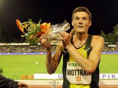 Vytrvalec Craig Mottram s cenou pro vítěze Memoriálu Emila Zátopka. Australan dokázal pět kilometrů zaběhnout za 13:04.97, což je druhý nejlepší letošní čas.