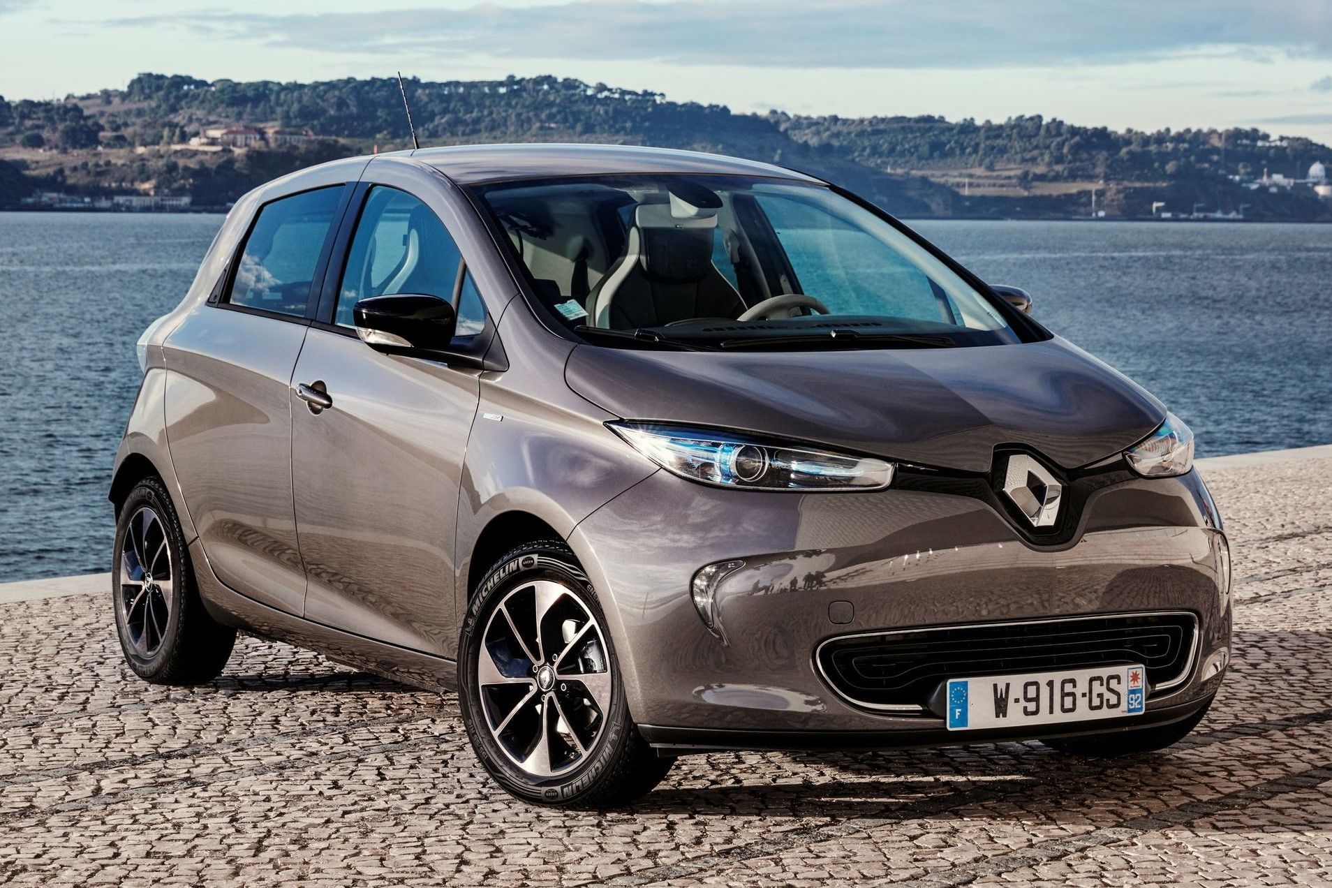 11-Renault Zoe