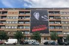 Sdružení Dekomunizace šířilo transparent s portrétem Milady Horákové