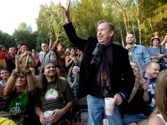 Václav Havel roku 2007 v hledišti trutnovského festivalu.
