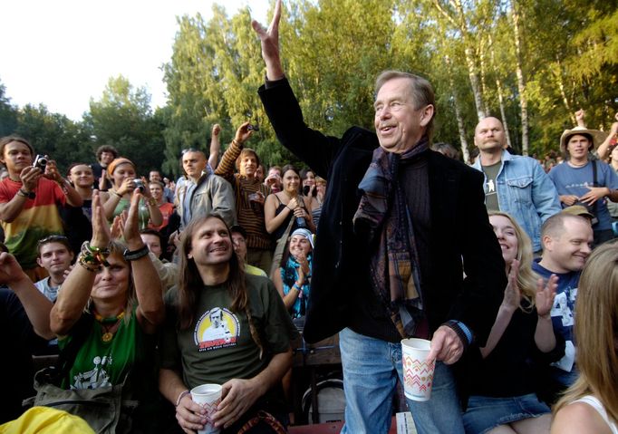 Václav Havel roku 2007 v hledišti trutnovského festivalu.