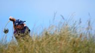 Dánský golfista Thomas Björn zase na červencovém British Open trefil při jednom z úderů z vysoké trávy kameru za 80 tisíc dolarů a rozbil ji.