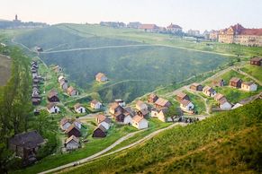 Bydlení trápilo Prahu i před stoletím. Přinášíme unikátní snímky z nouzových kolonií