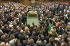 Britští poslanci schválili klíčový zákon, odsouhlasili právní odluku od Bruselu