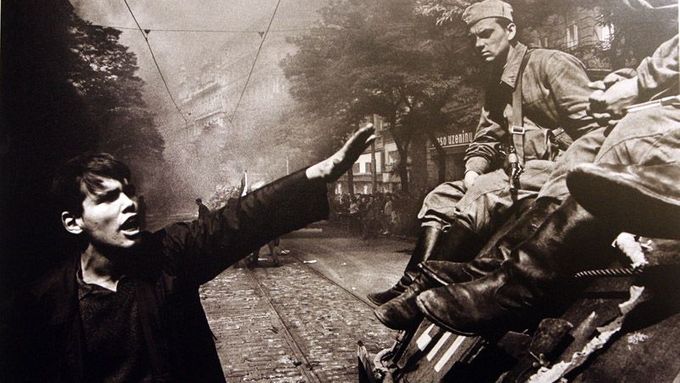 Josef Koudelka´s iconic image of the Warsaw Pact troops´ invasion in 1968