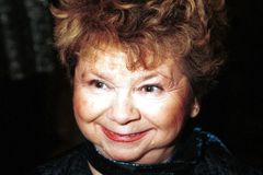 Zemřela herečka Aťka Janoušková, která dala hlas Včelce Máje. Bylo jí 88 let