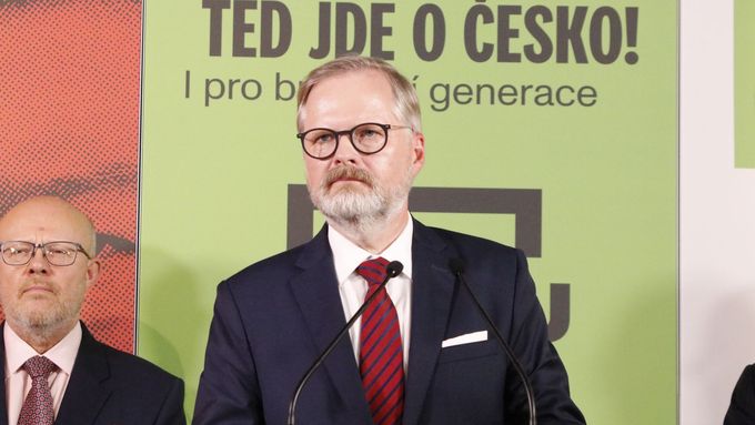 Aktuálně.cz zachytil emotivní reakci předsedy ODS Petra Fialy na dotaz, jestli si dokázal udělal pořádek ve své problémové domovské buňce ODS.