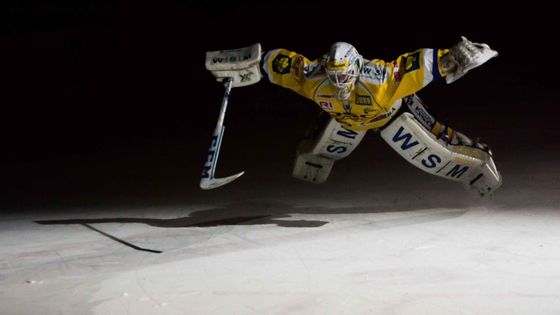 Prohlédněte si galerii z nedělního zápasu 32. kola extraligy, v němž hokejisté Zlína porazili Pardubice 3:2.