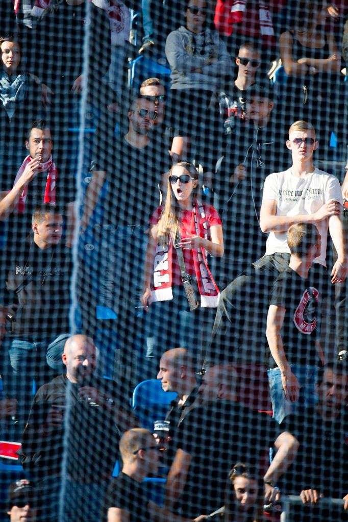 Fanoušci hokejového Třince v zápase 10. kola Baník - Slavia.