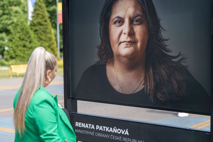 Výstava Futuroma předkládá pohled do potenciální budoucnosti české společnosti.