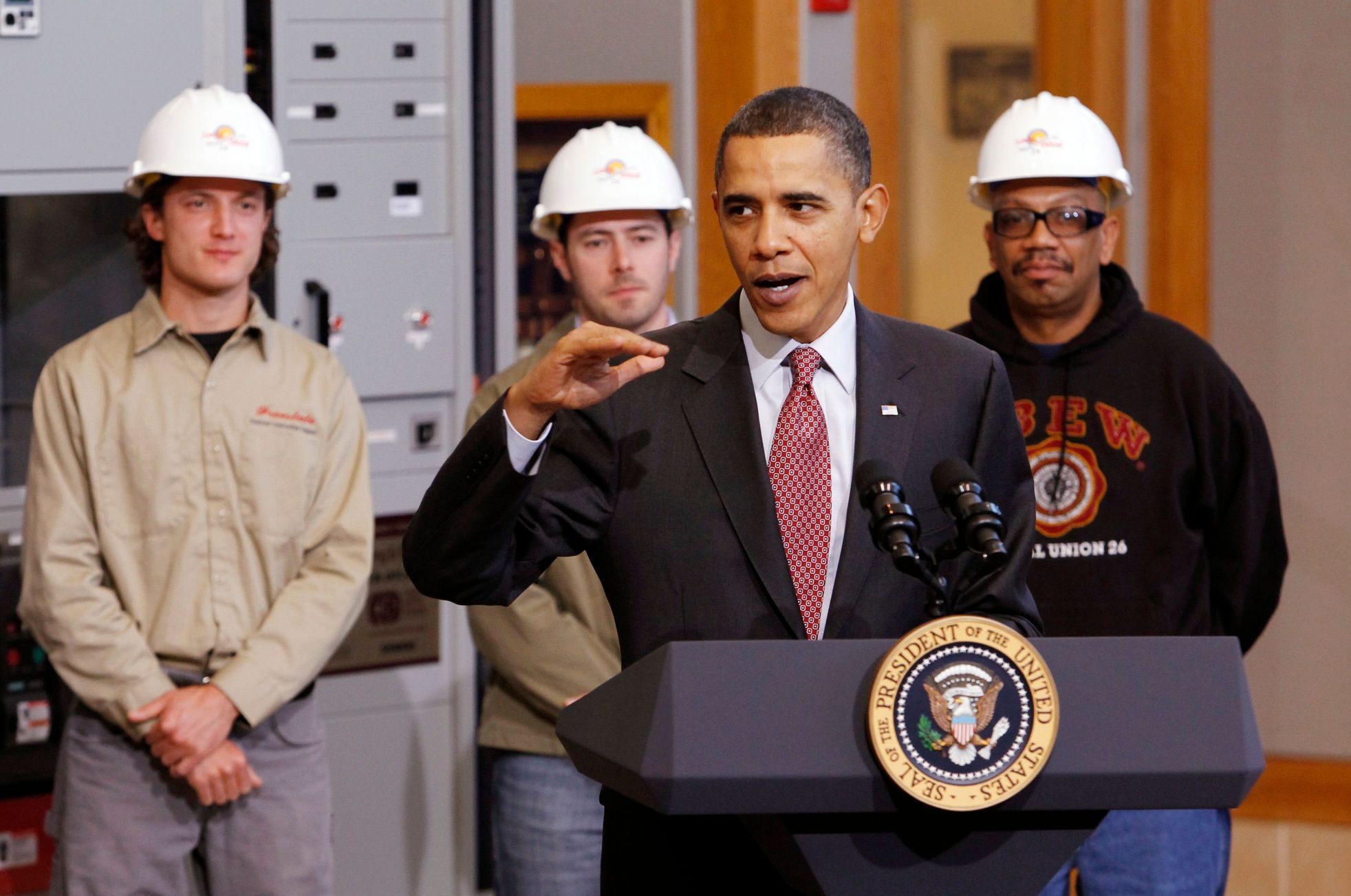 Obama mezi dělníky