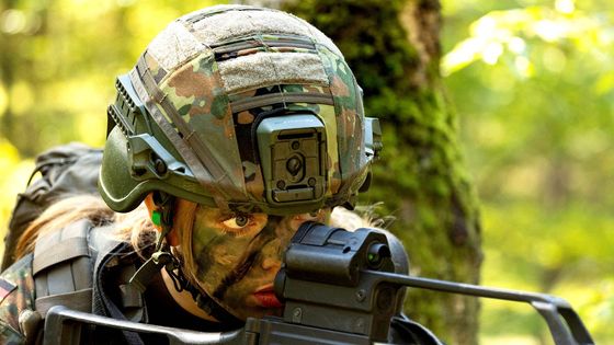 Maskované ženy ovládly cvičiště. Takto se cepují vojáci Bundeswehru