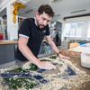 Skláři Kolektiv Ateliers, Nový Bor, zachraňují vitráže Průmyslového paláce