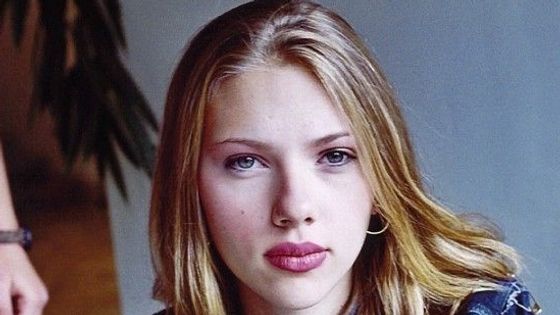 Herečka Scarlett Johansson navštvila karlovarský festival v roce 2001.