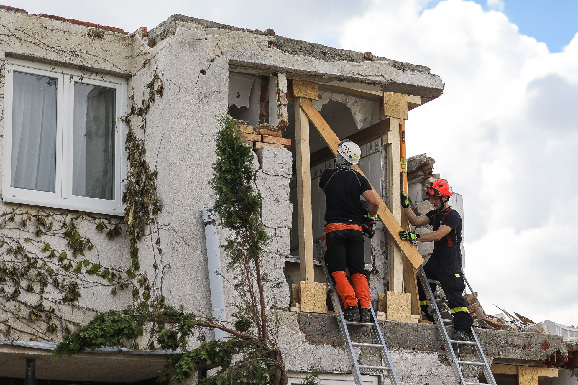 Tornádo na Hodonínsku - ničivé následky, pomoc, obce Lužice, Mikulčice, Moravská Nová Ves a Hrušky