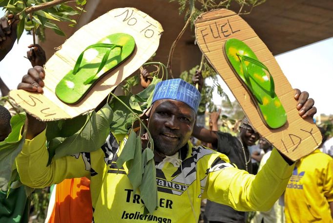 Demonstrace v Nigérii proti zvyšování cen pohonných hmot.