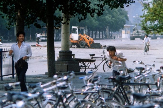 Dobové foto pořízené v roce 1989 v Pekingu v Číně. Připomínka masakru na náměstí Nebeského klidu, ke kterému došlo zejména v rozmezí 3. a 4. června roku 1989.