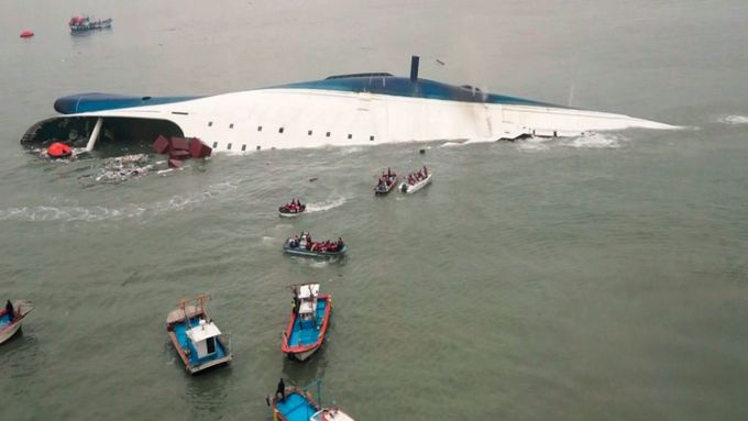 Potopení jihokorejského trajektu z 16. dubna.