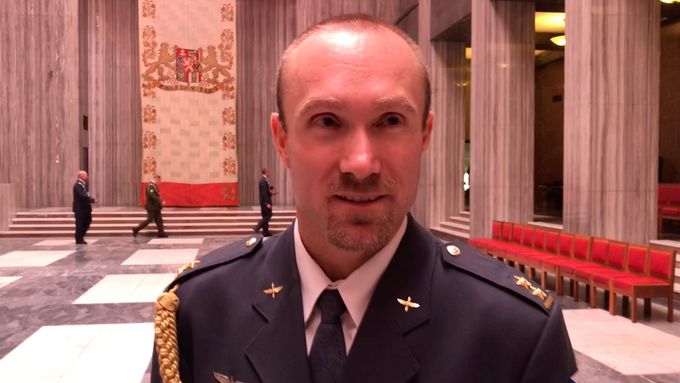 Oceněný podplukovník David Kudrna, který byl na dvou misích v zahraničí a je hlavním inženýrem letecké základny v Čáslavi.