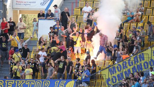 Tepličtí fanoušci v zápase 4. ligového kola Teplice - Sparta.