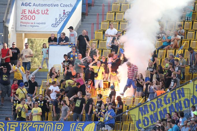 Tepličtí fanoušci v zápase 4. ligového kola Teplice - Sparta.