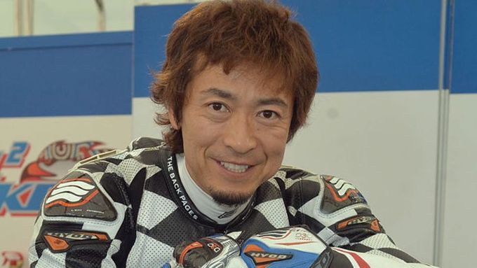 Japonský motocyklový závodník Jošinari Macušita zahynul ve věku 43 let.