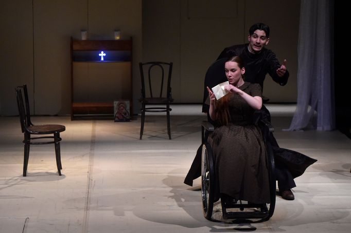 Yvona Stolařová jako Líza a Václav Švarc coby Aljoša.