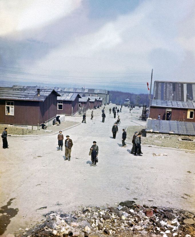 Fotografie z období osvobození koncentračního tábora Buchenvald. Duben 1945.