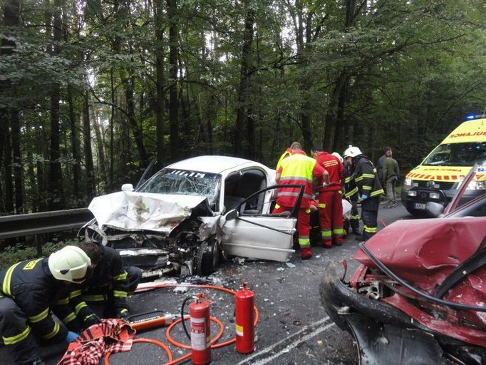 Střet dvou aut u Koliby na Hradecku dopadl tragicky.