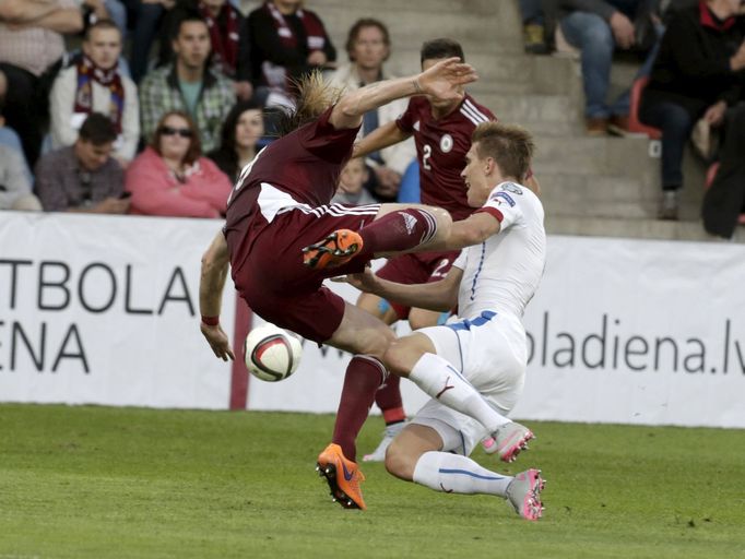 Lotyšsko-ČR: Kaspars Gorkss - Bořek Dočkal