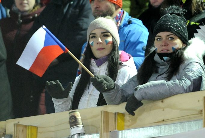 Fanoušci sledují sprint SP v Novém Městě na Moravě 2018.