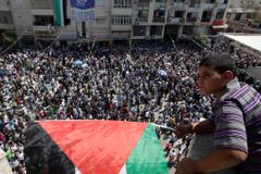 Palestinci v ulicích slaví nanečisto Den nezávislosti