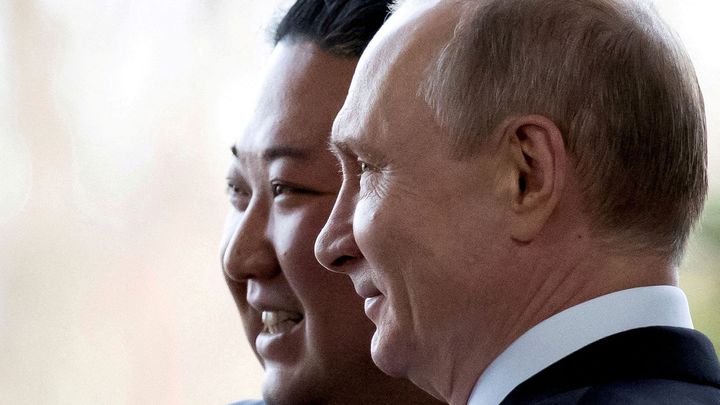 "Je to zoufalé a zarážející." Návštěva Kima o Rusku ukazuje víc, než by Putin chtěl