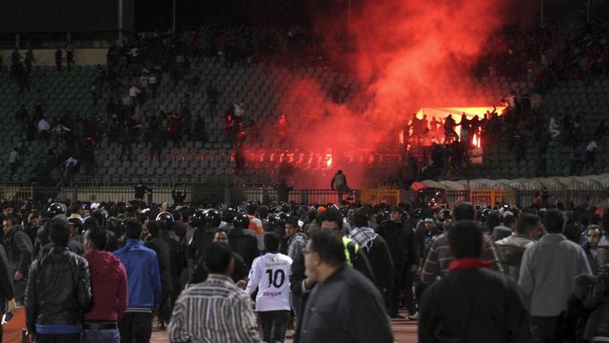 Protesty jsou dozvuky středečního masakru na fotbalovém stadionu