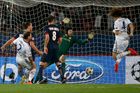 Pařížané nasázeli Čechovi tři góly, Real si vychutnal pomstu