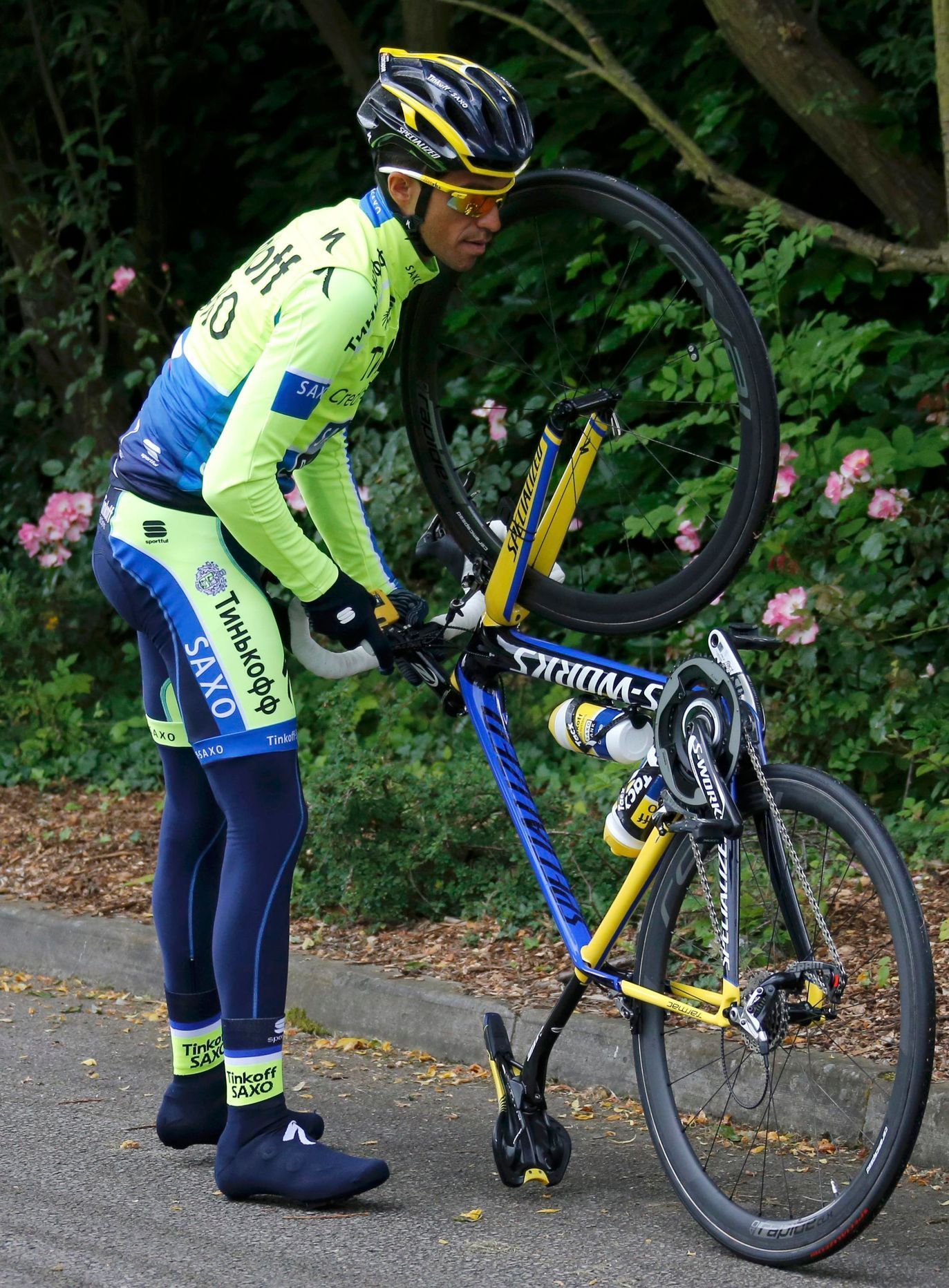 Alberto Contador trénuje v Leedsu na Tour de France 2014