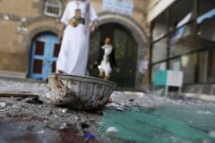 Při atentátu na mešitu v Saná zahynulo nejméně 29 lidí