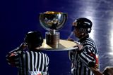 Zápas druhé pořádající země, Finska, s týmem Německa začal slavnostně: představením trofeje pro mistry světa