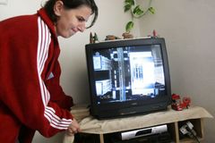 Staré televize končí kvůli digitalizaci v popelnicích
