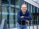 Nestíháte v práci a dochází vám energie? Zamyslete se nad vlastním pohřbem, radí kouč