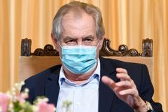 Dvě vyšetřovací verze, neodborná manipulace. V čem Zeman ještě neříká pravdu?