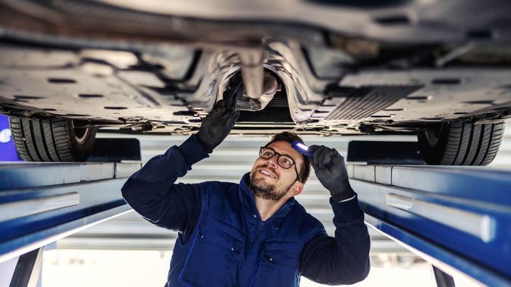 Tvrdá data z STK: tato auta s vysokým nájezdem téměř neprojdou. Problém má i Dacia; Zdroj foto: Shutterstock