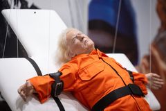 Ukřižovaný Trump ve vězeňském. "Je to děsivě realistické," říká majitel galerie