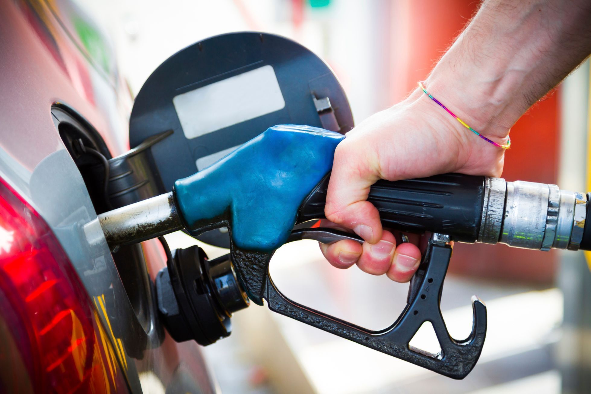 Ropa, benzin, tankování, ilustrační foto