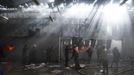 Firefighters try to extinguish a fire at a factory, which according to Palestinians was hit by an Israeli air strike in Gaza November 16, 2012. Egyptian Prime Minister Hisham Kandil, on a brief visit to the Gaza Strip on Friday, denounced Israel's attacks on the Palestinian territory and said Cairo would try to secure a ceasefire. Fighting continued along the Israel-Gaza border during Kandil's three-hour visit. REUTERS/Ahmed Zakot (GAZA - Tags: CIVIL UNREST MILITARY POLITICS TPX IMAGES OF THE DAY) Published: Lis. 16, 2012, 9:25 dop.