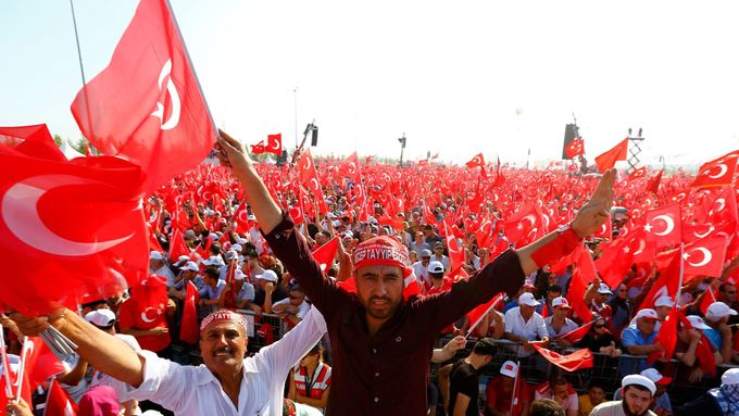 Demonstrace na podporu prezidenta Erdogana