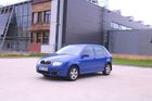 Tato modrá Škoda Fabia první generace vyjela z továrny 21. 12. 2005. Podle dobového ceníku výbava Elegance stála v základu 452 900 Kč, s příplatky tohoto kusu se ale cena zvedla zhruba o 150 000 korun.