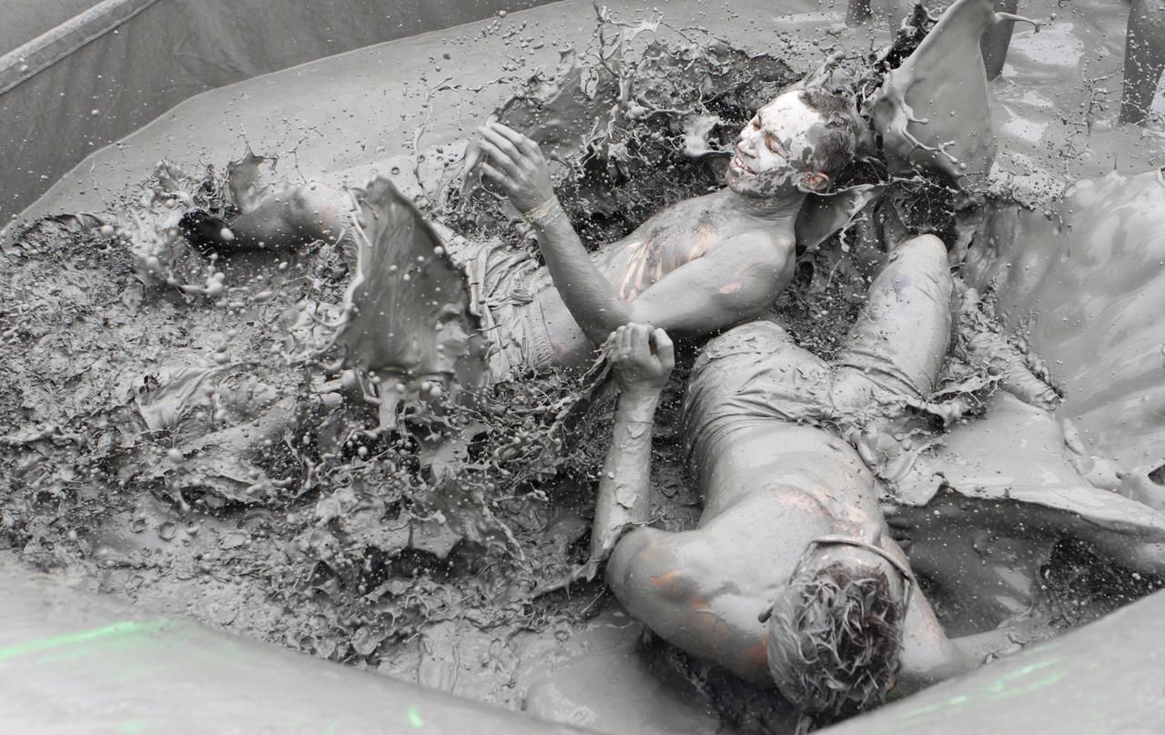 Obrazem: Bahenní festival Boryeong Mud v Jižní Koreji